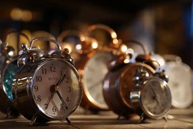 L’Autodiscipline et le Temps : Arrête de Te Battre Contre l’Horloge et Prends le Contrôle